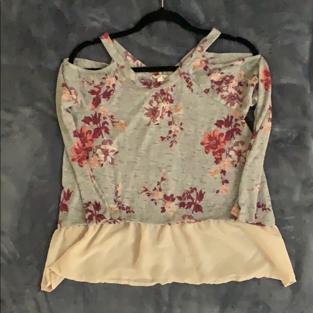 Open shoulder top